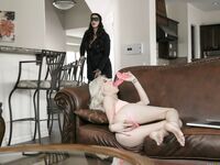 Alison Tyler a fost pedepsită de Piper Perri