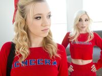 Piper Perri și Bailey Brooke sunt pisicile școlii