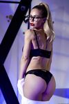 Nicole Aniston a szexi domina