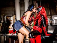 Cosplay-ul lesbian al lui Charlotte Stokely și Romi Rain
