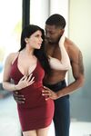 Romi Rain și coada neagră