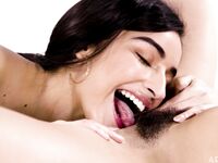 Licking Jane Wilde și Emily Willis