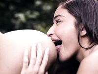 Sexul lesbian tabu al lui Emily Willis și Gianna Dior