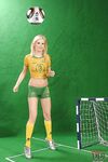 Yasmine Gold, fata sexy din fotbal