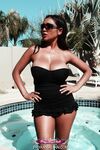 Priya Rai la piscină