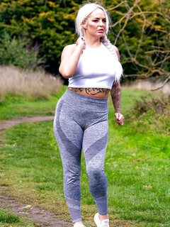Louise Lee fundul mare milf