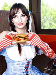 Lana smalls' piggy girl, hard-fucked la cafenea