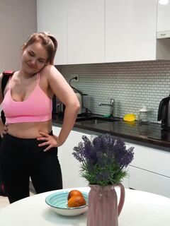 Mary Candy după sex oral futut din spate