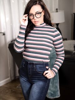 Gina Valentina și Whitney Wright se ling una pe cealaltă