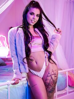 Gina Valentina, iubitoarea de búja
