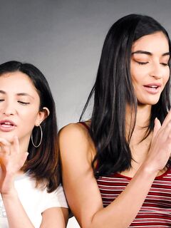 Licking Jane Wilde și Emily Willis