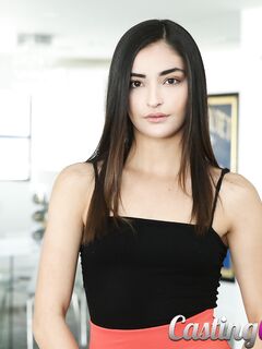 Emily Willis prietena cu păsărica udă