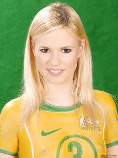 Yasmine Gold, fata sexy din fotbal